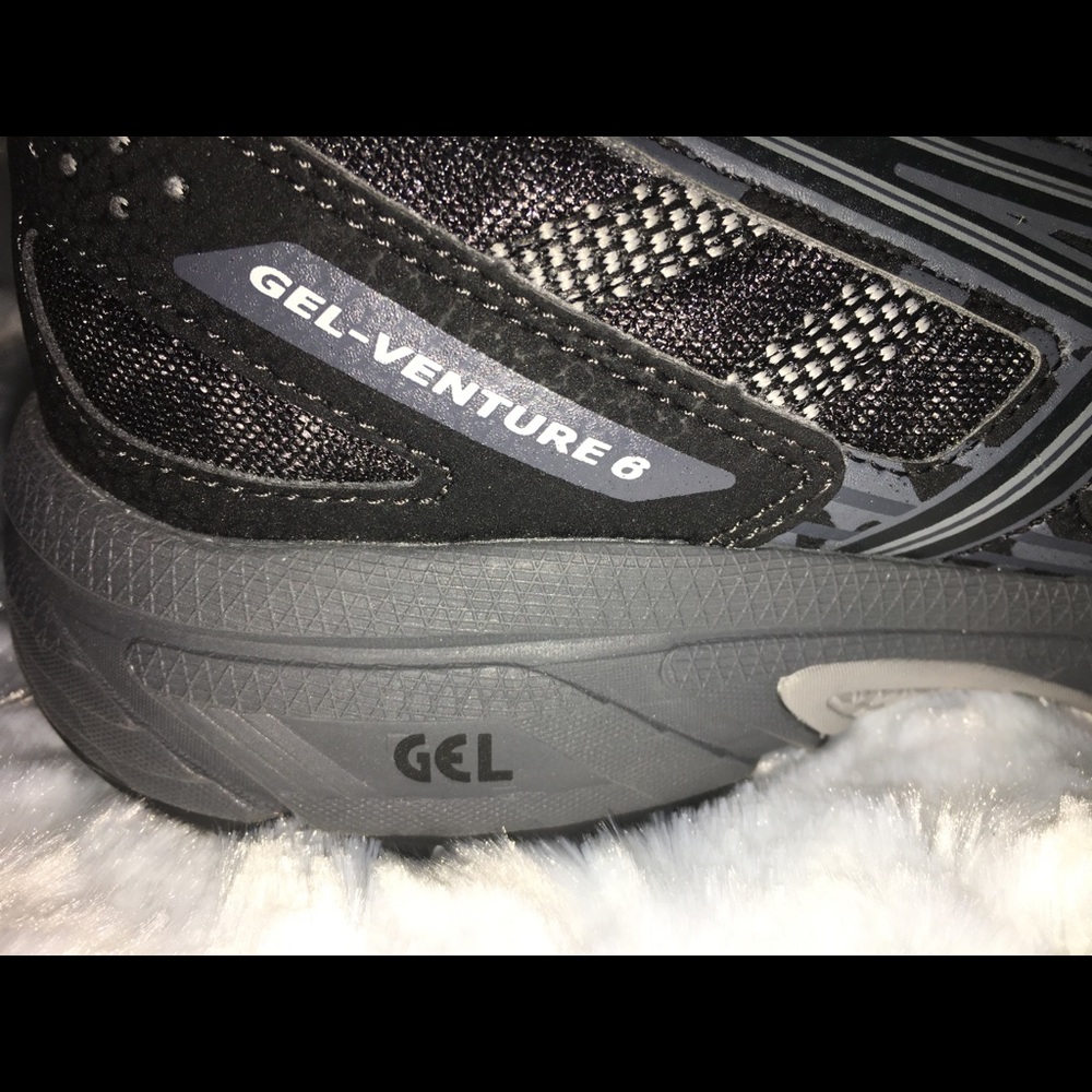 ASICS Men’s 
GEL-Venture Running Shoe